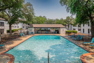 Building Photo - Landmark at Alamo Heights