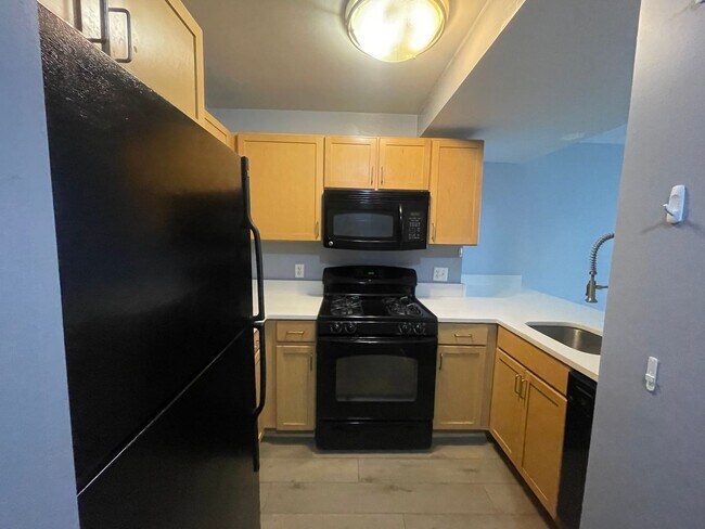 Building Photo - Spacious Efficiency with Modern Amenities, SW Waterfront Location, Fitness Room, Pool and Concier...