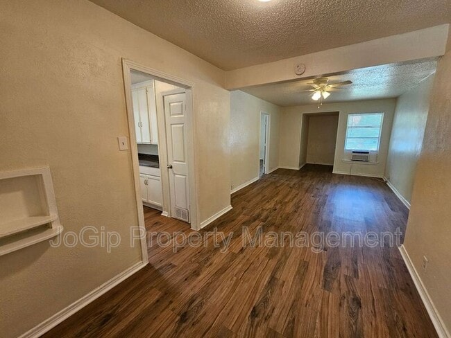 Building Photo - 6540 Hollis Ave