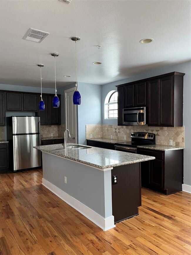 Building Photo - 315 W Clay St