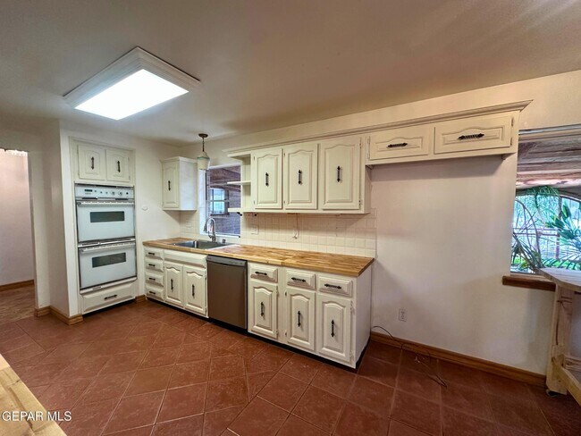 Building Photo - 1067 Villa Linda Way
