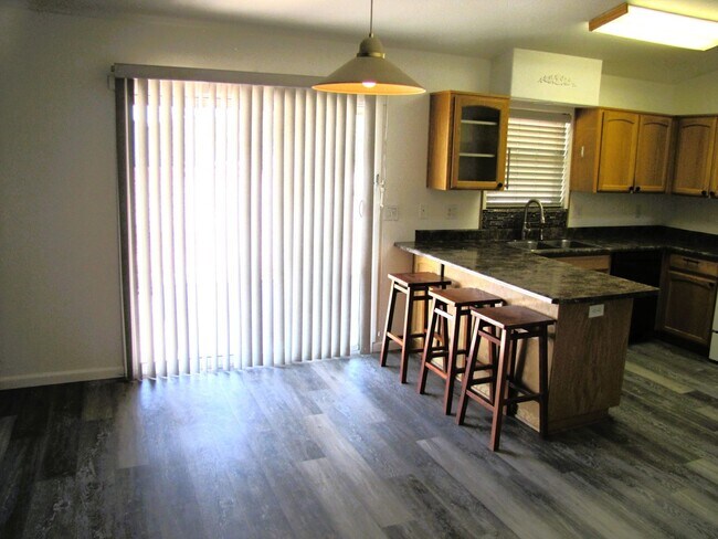 Building Photo - 3BR/2BA/2CG, 1519 sq.ft on half acre in Huachuca City, AZ