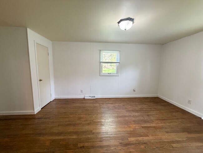 Building Photo - Adorable Home in Lowell School District