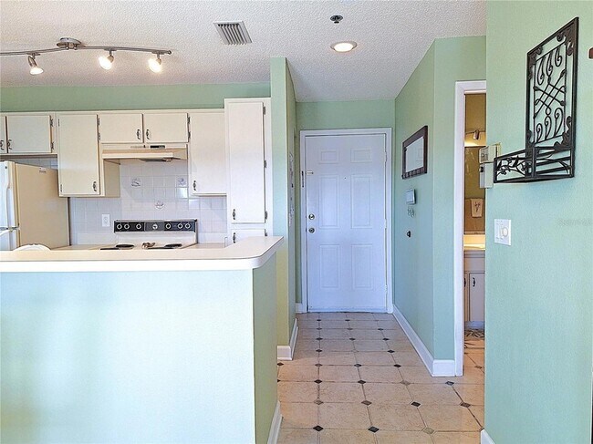 Building Photo - 5727 Biscayne Ct