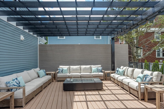 Building Photo - 125 Warren St