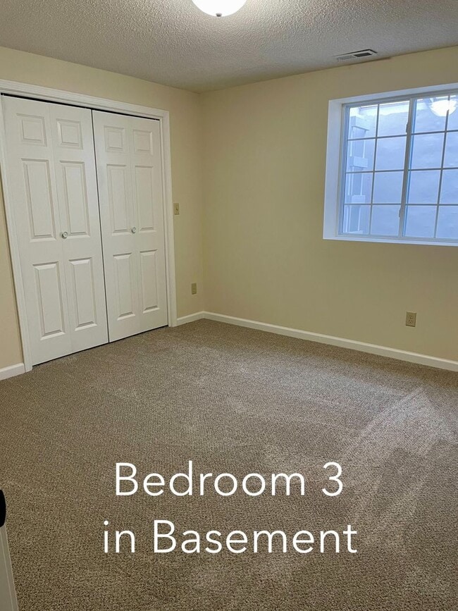 Building Photo - 720 Deerfield Cir