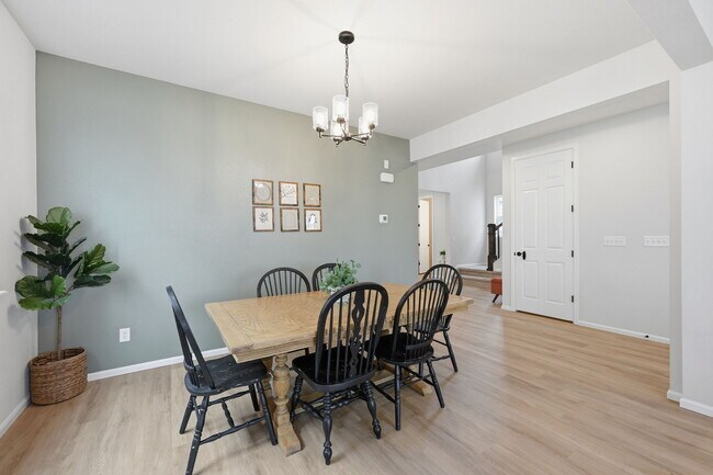 Building Photo - 5765 Mammoth Ln