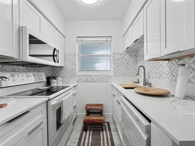 Building Photo - 5301 Ocean Terrace