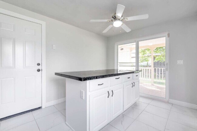 Building Photo - Charming 3-Bedroom Taylorsville Home with 3.5 Baths and Spacious Living