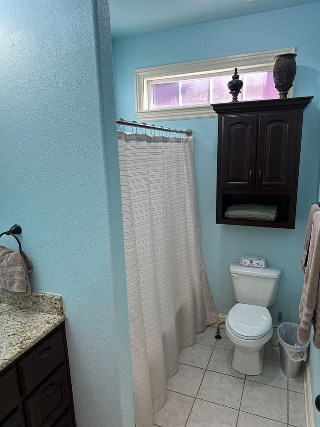 Building Photo - Available March 1st!  Modern 5-Bedroom 4-Bathroom Home in SW Bentonville