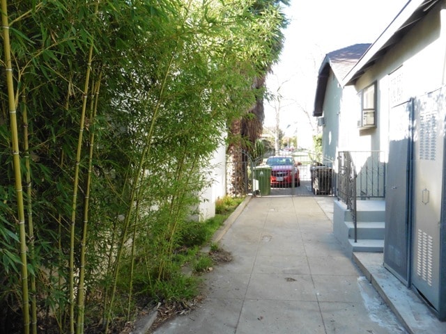 Building Photo - 3829 Glenfeliz Boulevard