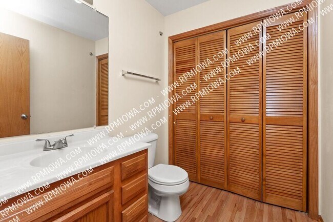 Building Photo - 8912 Highland Oaks Dr