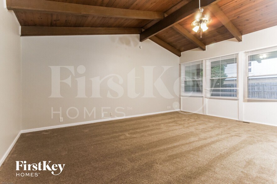 Building Photo - 4913 Victoria Rd