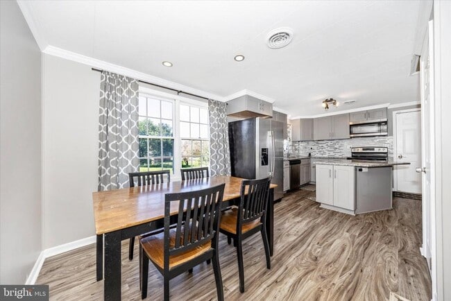 Building Photo - 1545 Tuscawilla Dr