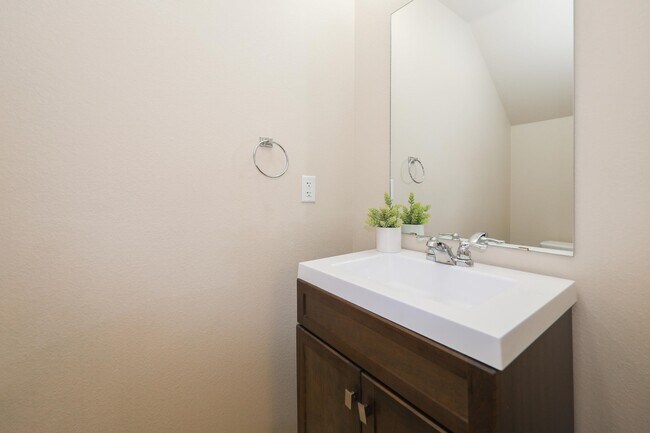 Building Photo - 5609 Montevista Dr