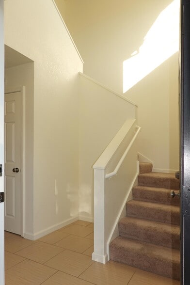 Entry - 1013 Woodside Rd