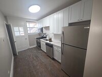 Building Photo - 4650 N Paulina St