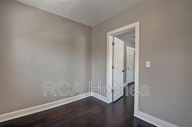 Building Photo - 412 N Bradley Ave
