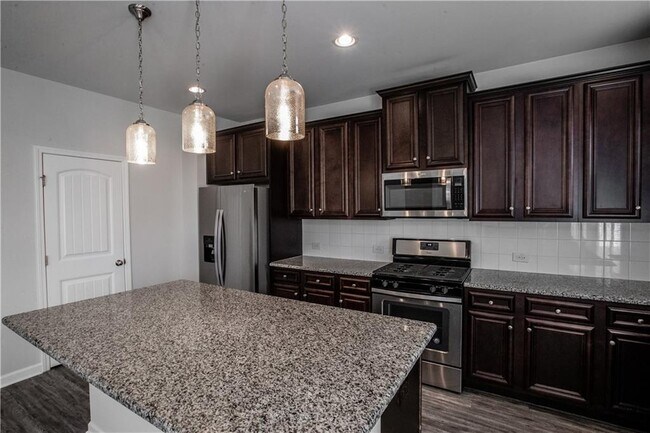 Building Photo - 5410 Mirror Lake Dr