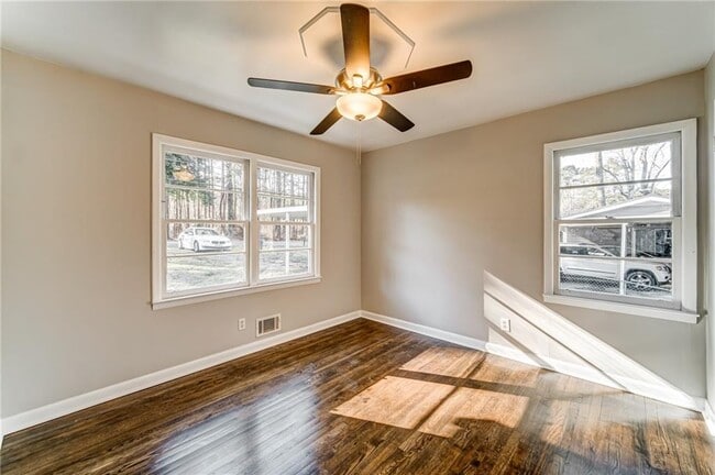 Building Photo - 4652 Old Cowan Rd