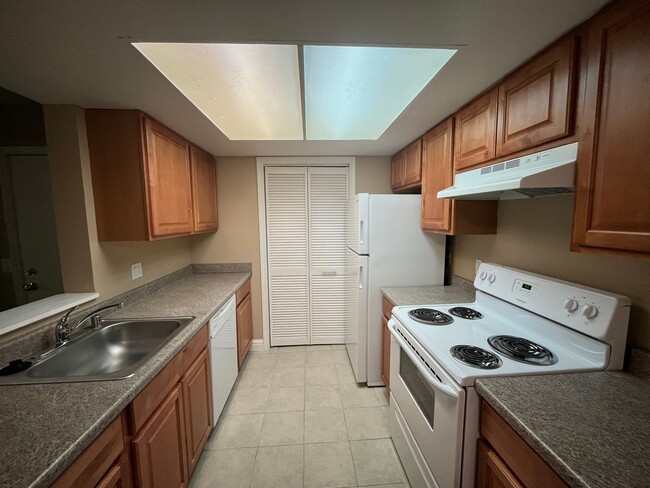 Building Photo - 2 Bedroom 1 Bathroom South Reno Condo