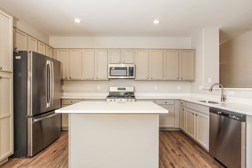 Building Photo - 7909 S 73rd Ln