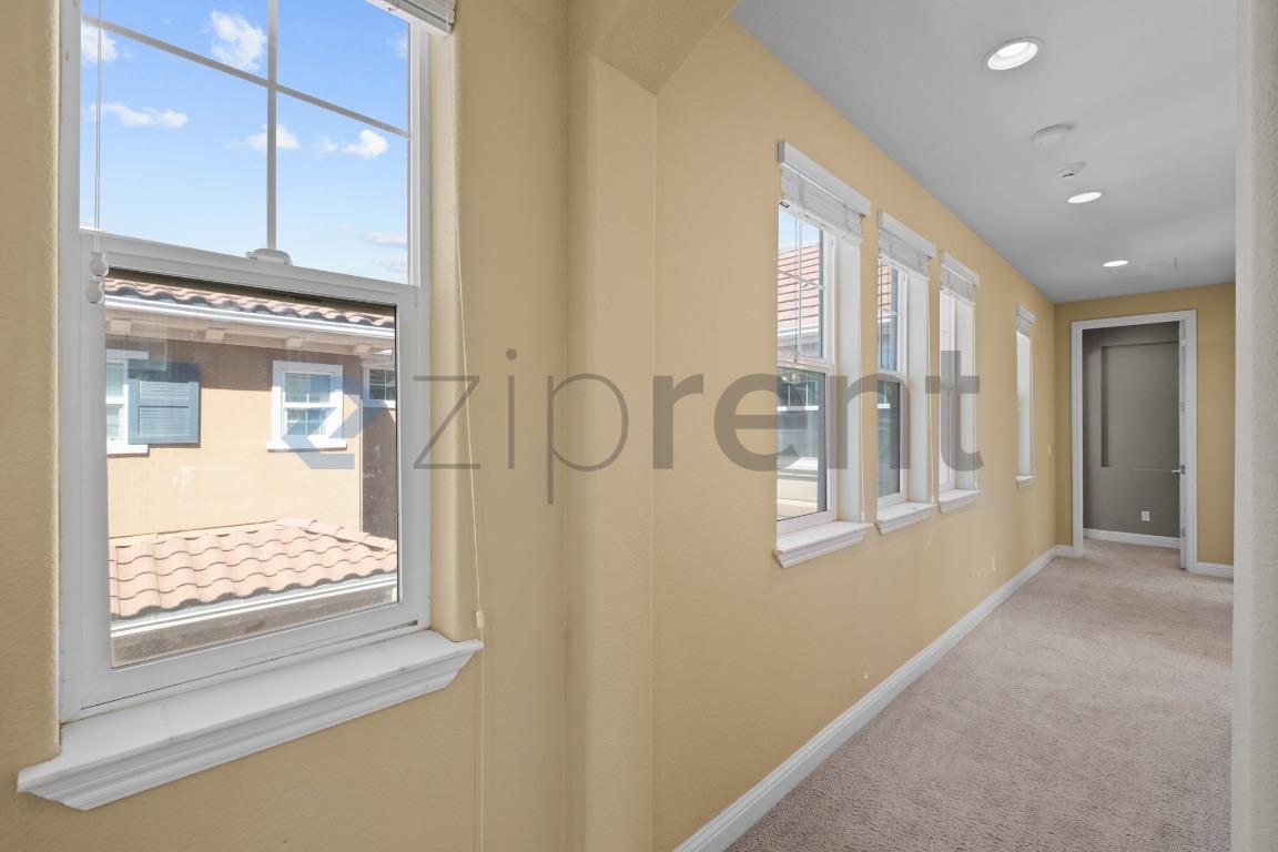Building Photo - Unit