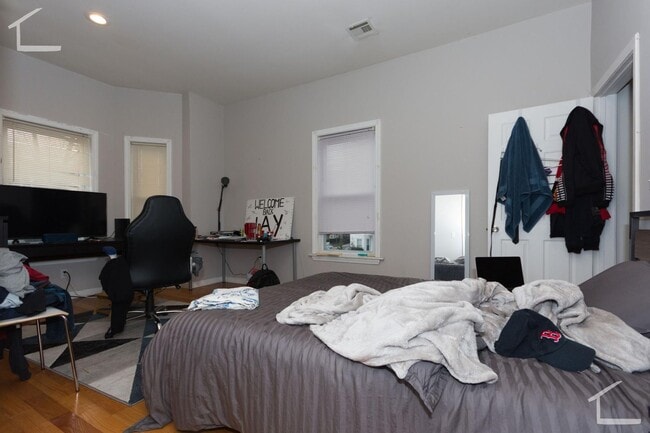 Building Photo - 9/1 Oversized, renovated 4BR/2BA in Allston, w/d in unit!