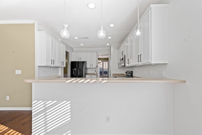 Building Photo - **Lovely 4/2.5 House in Wakefield Plantation**