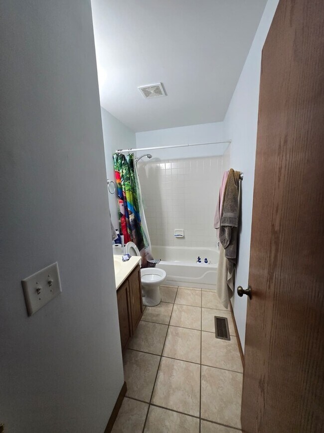 Building Photo - 2544 Dickens Dr
