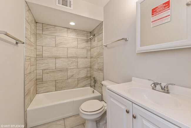 Building Photo - 560 Shorely Dr