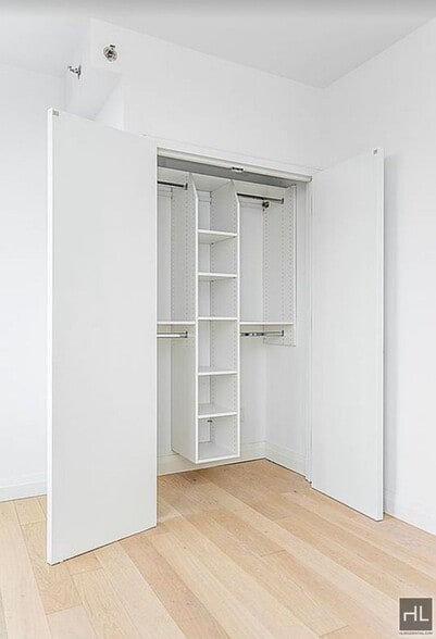 Building Photo - Stunning 1 bedroom in Riverdale