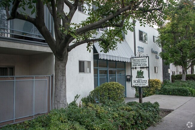 Building Photo - hon272
