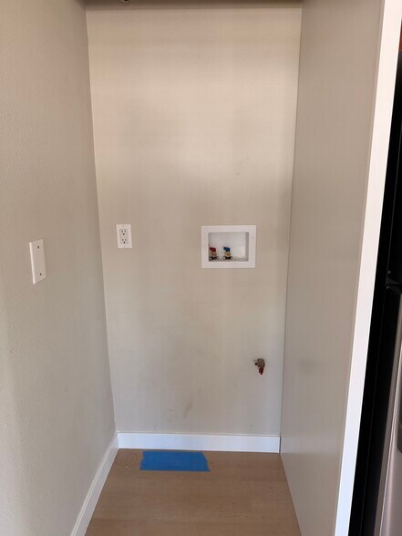 Building Photo - 13247 Columbia Way