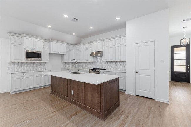Building Photo - 28809 Mount Bonnell Dr