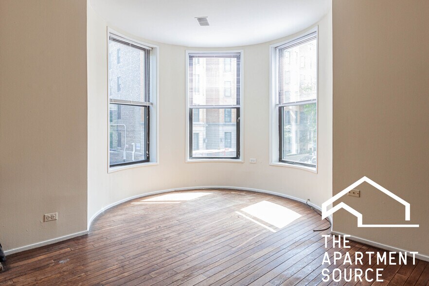 Building Photo - 610 W Surf St