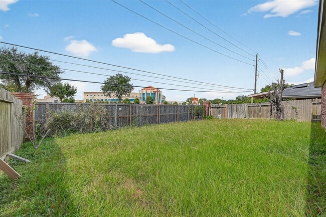 Building Photo - 5615 Brookhollow Oaks Trail