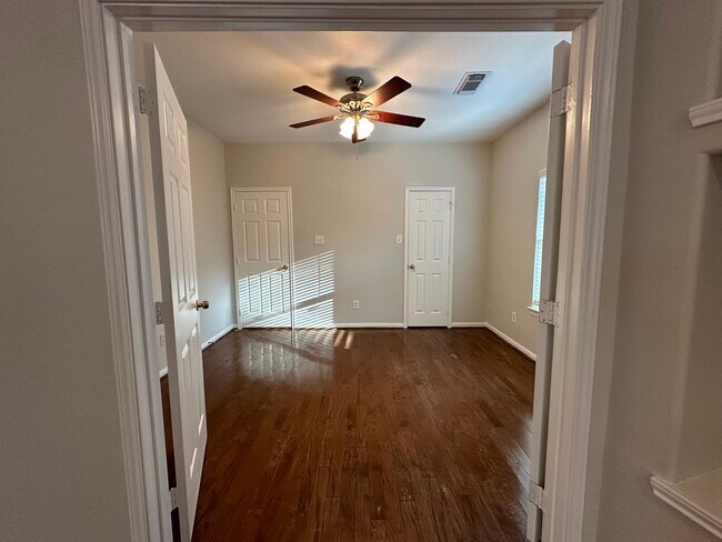 Building Photo - 9210 Memorial Grove Dr