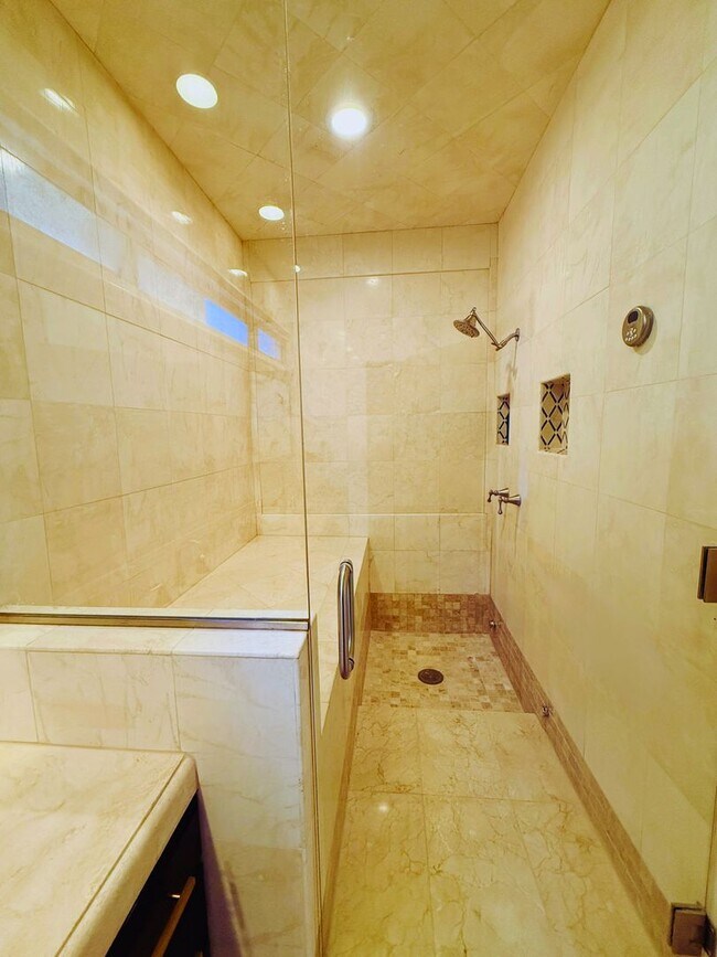 Building Photo - Fully Furnished Luxurious Spanish Mediterranean Villa in Hollywood Hills: 4-Bedroom, 2.5-Bath Ret...