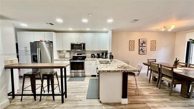 Building Photo - 9825 Costa Del Sol Blvd