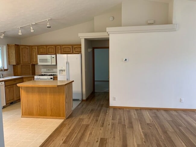 Building Photo - 9049 Torrey Ln