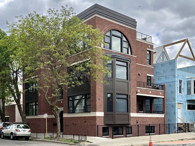 Building Photo - 1743 W Le Moyne St