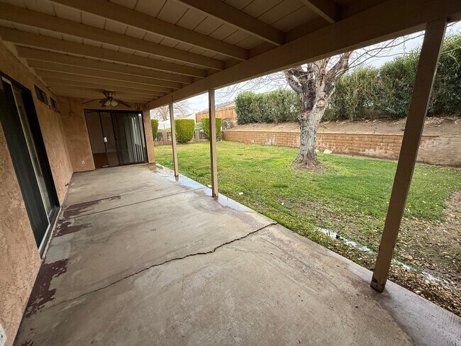 Building Photo - Victorville- Spring Valley Lake, 3 Bedrooms 2 bathrooms, New Paint