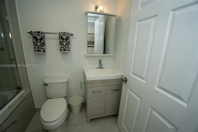 Building Photo - 2951 S Bayshore Dr