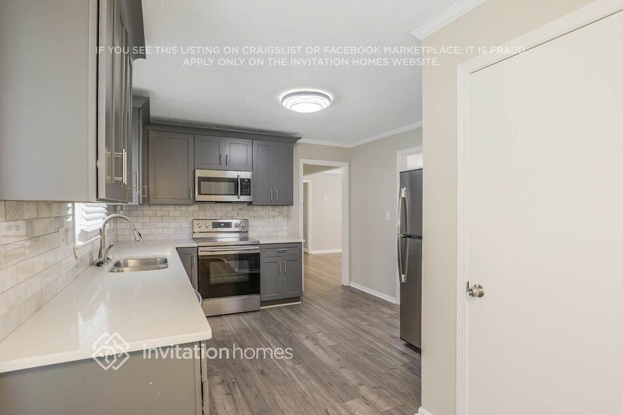 Building Photo - 2865 Castle Dr SW