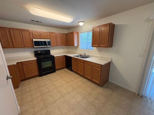Building Photo - Beautiful home Ready to move in.