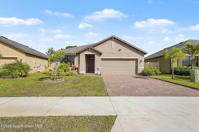 Building Photo - 543 Old Country Rd S E