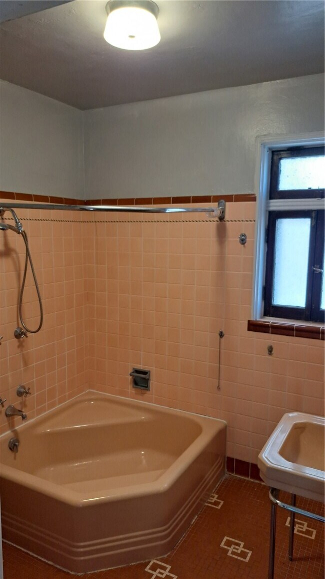 Building Photo - 3928 Fillmore St