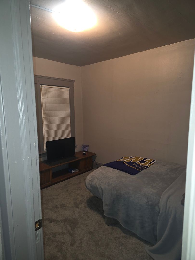 Building Photo - 650 E 130th St