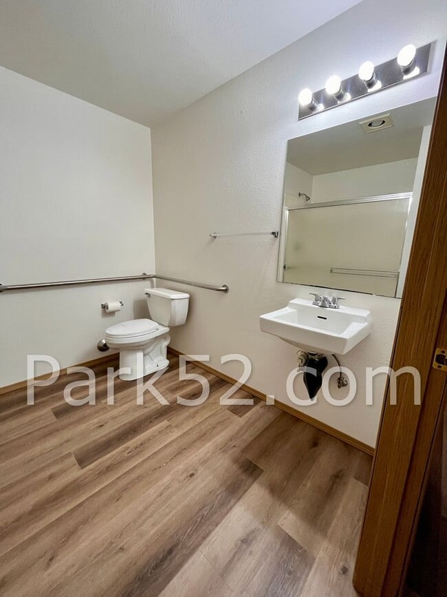 Building Photo - 1 Bedroom 1 Bathroom Ground Floor Bonney Lake Condo